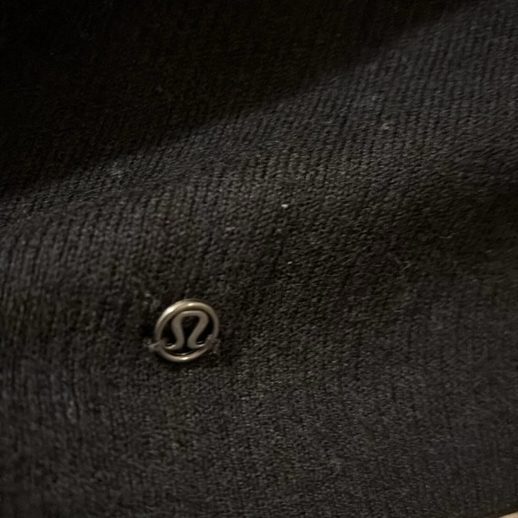 Lululemon Elegant Black Women's Sweater - size 6 - asymmetrical hem - Picture 4 of 5